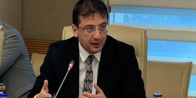 CHP’li Emre'den Dışişleri'ne Halil Falyalı tepkisi: Bunun adı gazeteciyi korkutmaya çalışmaktır!