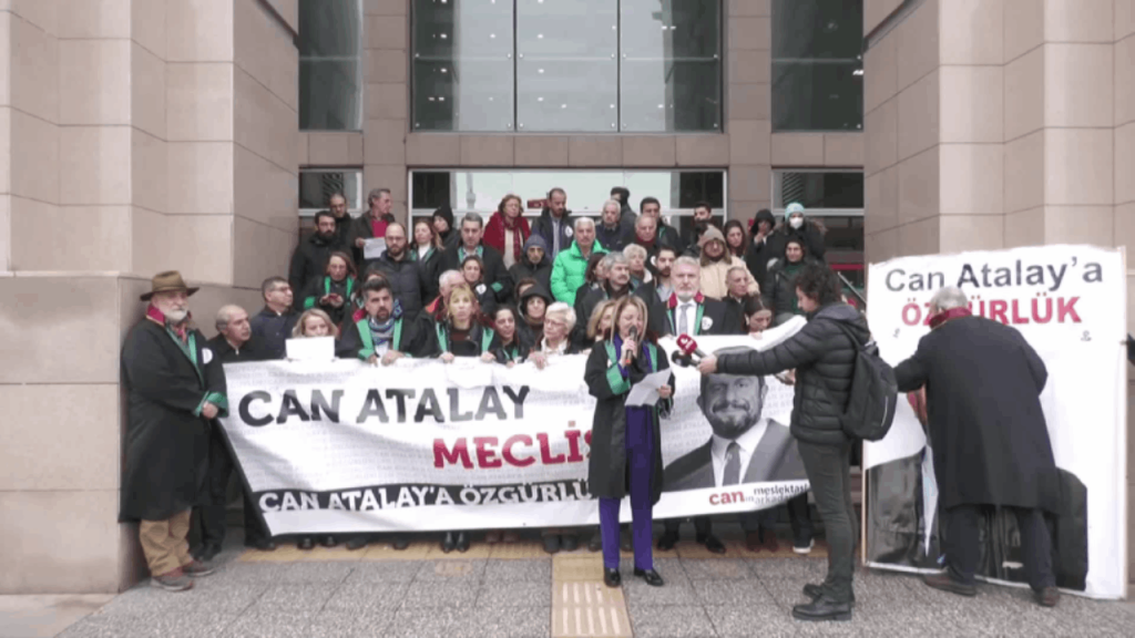 Can Atalay'ın arkadaşları ve meslektaşları bir kez daha Çağlayan Adliyesi'nde: Atalay'dan da mektup var