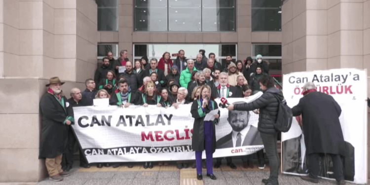 Can Atalay'ın arkadaşları ve meslektaşları bir kez daha Çağlayan Adliyesi'nde: Atalay'dan da mektup var