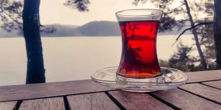 Prof. Dr. Göral: Çayı çok sıcak içmek kanser riski oluşturuyor