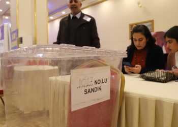 DEM Parti birçok kentte halk oylaması gerçekleştiriyor | YENİLENDİ