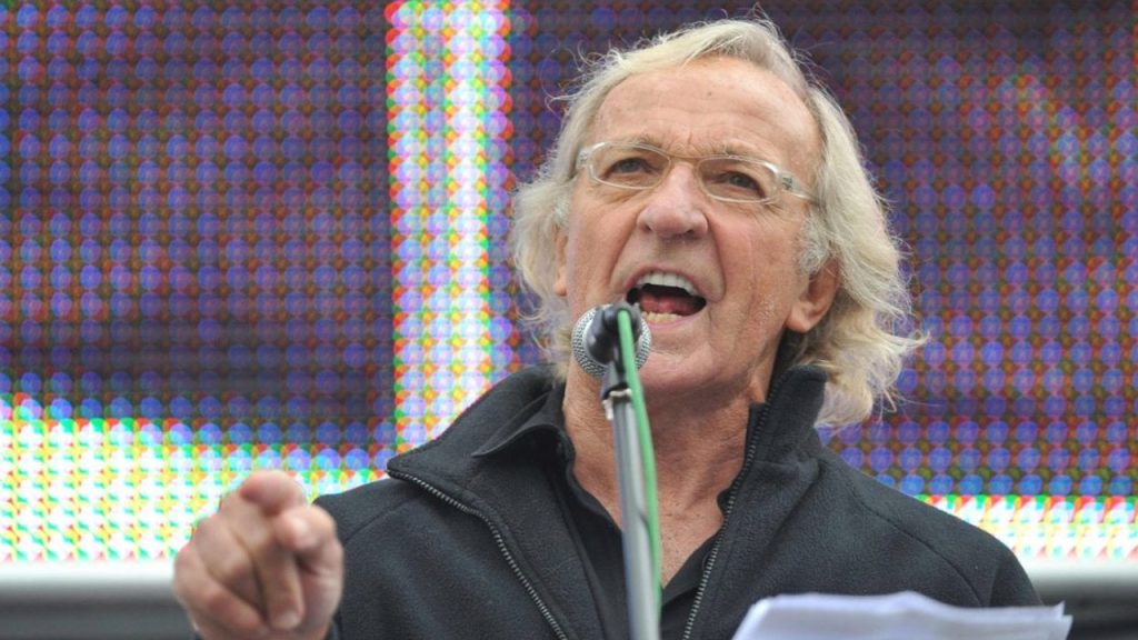 Duayen gazeteci John Pilger 84 yaşında vefat etti