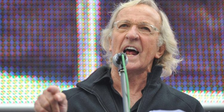 Duayen gazeteci John Pilger 84 yaşında vefat etti