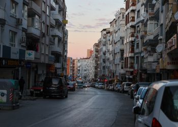 Ege'de korkutan deprem: Herkes sokağa döküldü!
