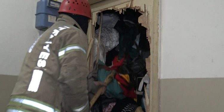 Emekli öğretmenin cansız bedeni çöp evinde bulundu