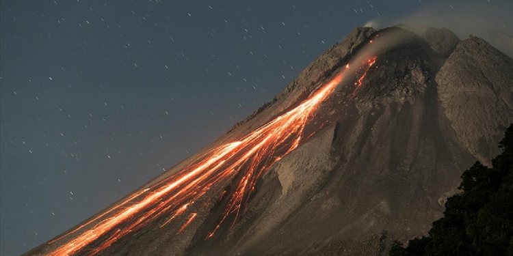Endonezya'da yanardağ patlamasının ardından 1172 kişi tahliye edildi