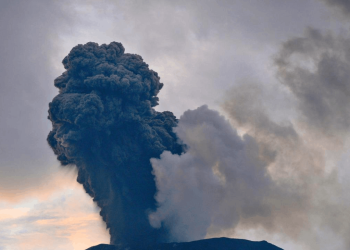 Endonezya'daki yanardağ patlamaları nedeniyle 6 bin 500 kişi tahliye edildi