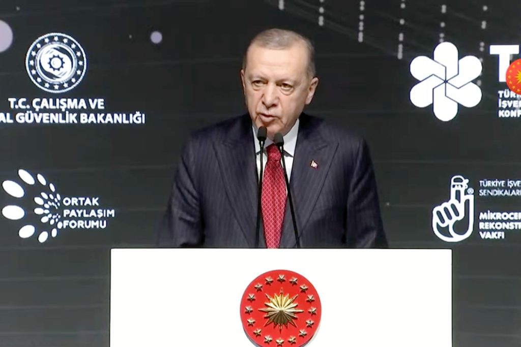 Erdoğan: 28 Şubat döneminden hatırladığımız, tehlikeli tartışmaları geride bırakmamız gerekiyor