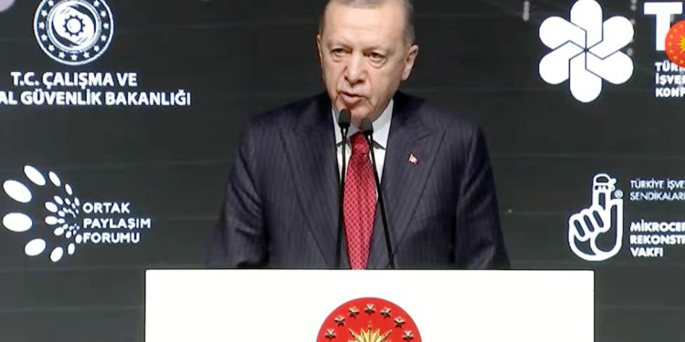 Erdoğan: 28 Şubat döneminden hatırladığımız, tehlikeli tartışmaları geride bırakmamız gerekiyor