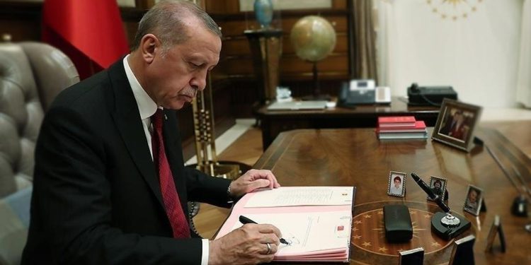 Erdoğan, Ankara ve İstanbul da dahil 10 ilin milli eğitim müdürünü görevden aldı!