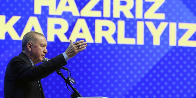 Erdoğan, Can Atalay'a 'terörist' dedi; Özgür Özel'i hedef aldı: "Teröristi adeta Meclis'ten cezaevine tünel kazarak kurtarma peşinde"