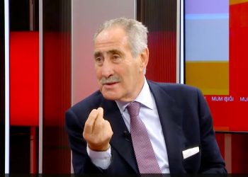 Ertuğrul Günay sordu: İnsanlar, ‘yasada suç olmayan’ eylemleri nedeniyle daha ne kadar mahpus kalacak?