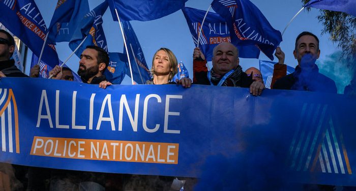 FRANSA | Polislerden Olimpiyat oyunları protestosu