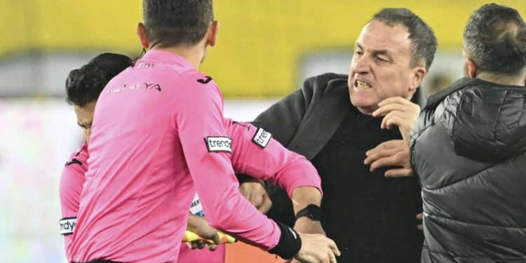 Faruk Koca dahil 4 kişi yargılanıyordu: Hakem Halil Umut Meler'e yapılan saldırının davası ertelendi