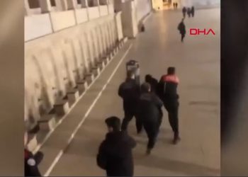 Fatih Camii’nde bıçaklı saldırı: Cami imamı ve 1 kişi bıçakla yaralandı