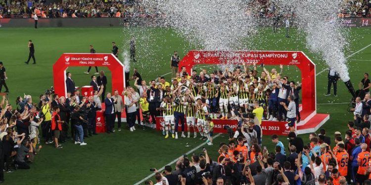 Fenerbahçe, 2014'ten bu yana süren kupa hasretini 2023'te sonlandırdı