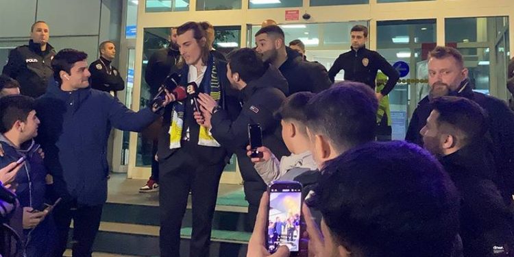 Fenerbahçe, Çağlar Söyüncü transferini resmen duyurdu: Milli futbolcu, İstanbul'a geldi