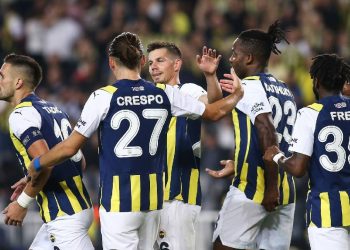 Fenerbahçe'de kadro hafifletme operasyonu: Birçok isimle yolların ayrılması bekleniyor