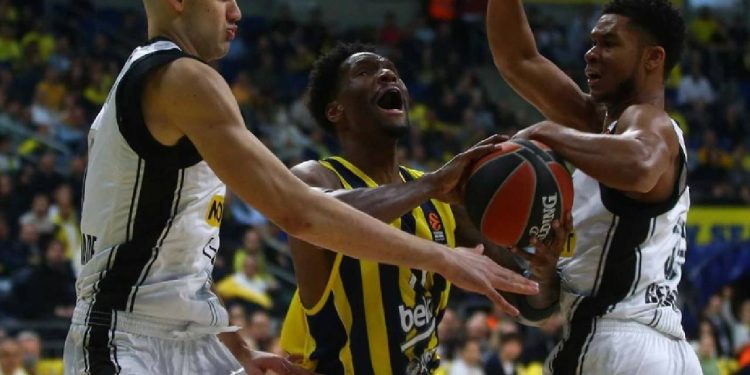 Fenerbahçe'de sakatlık haberi: Nigel Hayes Davis'den üzen haber geldi