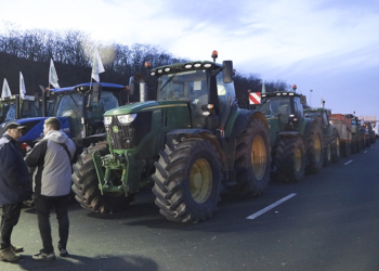 Fransa'da binlerce çiftçiden traktörlerle eylem: 'Tüm yollar Paris'e çıkar'