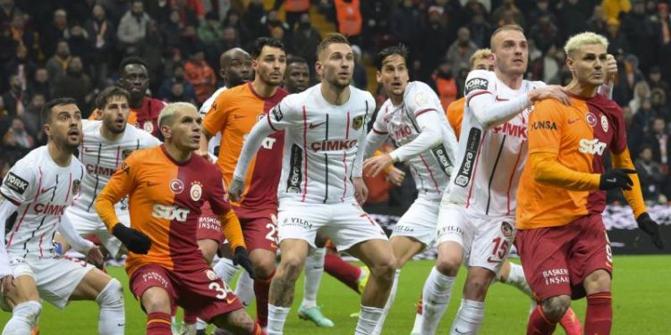 Galatasaray'dan Gaziantep FK maçı sonrası "direk" paylaşımı
