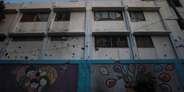 Gazze'de 30 kişinin elleri ve gözleri bağlı şekilde cansız bedenleri bulundu