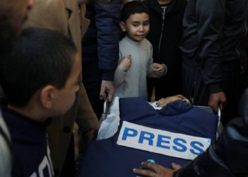 Gazze'de ölü sayısı 22 bin 722'ye çıktı: Filistinli gazeteci, İsrail saldırısında ailesinin öldürüldüğü haberini geçti