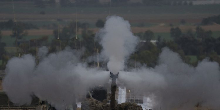 Gazze'de son durum: Can kaybı 24 bini geçti, Hamas 3 rehinenin videosunu yayınladı