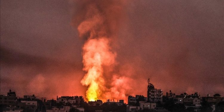 Gazze'deki Sağlık Bakanlığı: İsrail, Aksa Şehitleri Hastanesini İHA'larla hedef alıyor