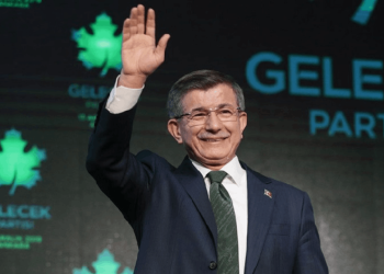 Gelecek Partisi istifalarla sarsıldı: İl yönetimi, 13 ilçe başkanı 880 üyeyle istifa etti