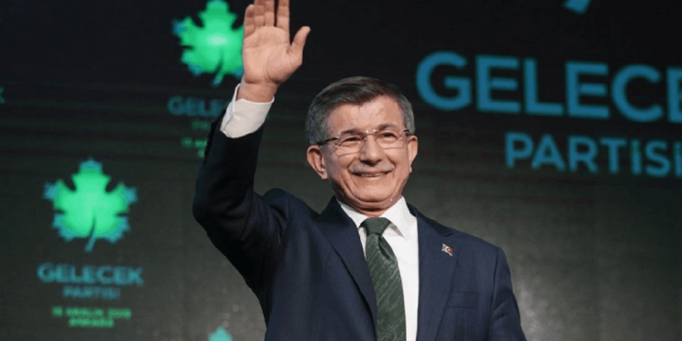 Gelecek Partisi istifalarla sarsıldı: İl yönetimi, 13 ilçe başkanı 880 üyeyle istifa etti