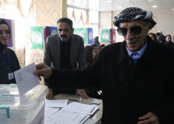 Gever’de halk oylaması için delegeler sandık başında