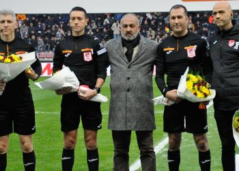 Hakemlere çiçek vererek hata yapmışız!