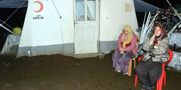 Haluk Levent ve Hasancan Kaya, çadırda kalan şehit ailesine ev alacaklarını duyurdu