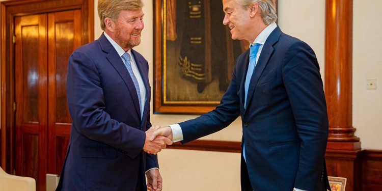 Hollanda Kral’ı Alexander Wilders ve Timmermans ile görüştü