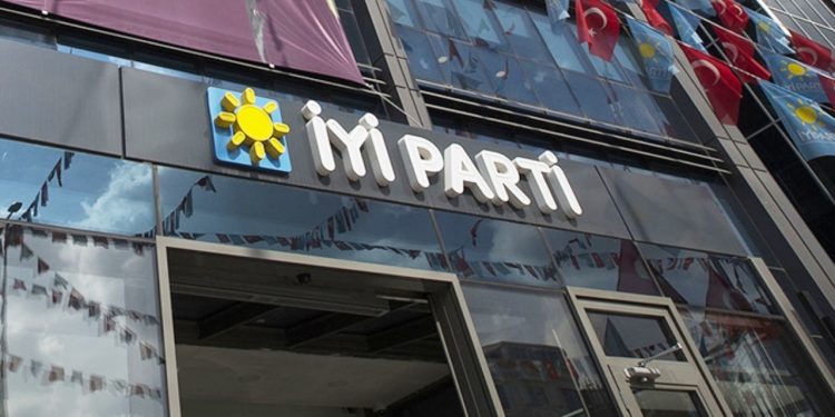 İYİ Parti'den bir istifa daha; Buğra Kavuncu'ya yakındı