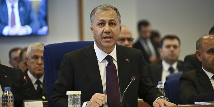 İçişleri Bakanı: Provokatif paylaşımlar yapan hesapları tespit ediyoruz