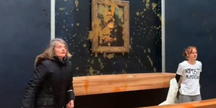 İklim aktivistleri Mona Lisa tablosuna çorba attı