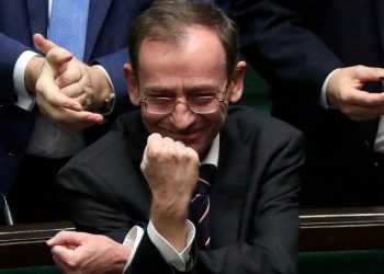 İktidarın değiştiği Polonya'da 'saray'dan gözaltına alınan eski içişleri bakanı açlık grevine başlıyor