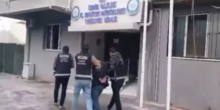 Interpol’un kırmızı bültenle aradığı kumar baronu İzmir’de ortaya çıktı