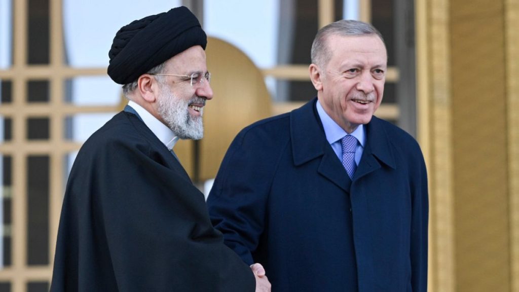 İran Cumhurbaşkanı Reisi Ankara'da: Teröre karşı işbirliği mesajı ve 10 anlaşma