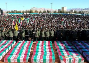 İran kırmızı 'intikam' bayrağını göndere çekti: 'IŞİD, ABD ve İsrail'dir'