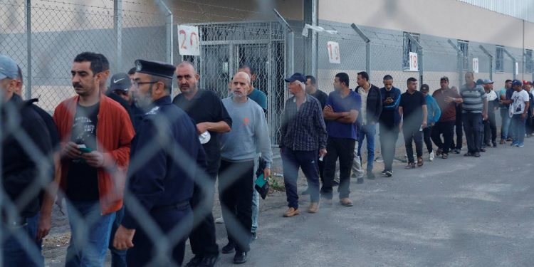 İsrail, Filistinlileri ekmeklerinden de edecek: Filistinli işçilerin yerine 81 bin 500 yabancı işçi alacak