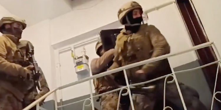 İsrail adına casusluk yaptığı ileri sürülen şahıslara operasyon; 33 gözaltı