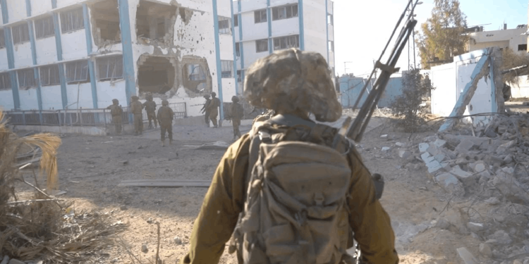 İsrail askeri Filistinli bir bebeği İsrail'e kaçırdı