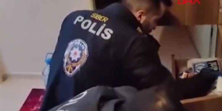 İstanbul merkezli 10 ilde ‘Sibergöz-17’ operasyonu: 35 gözaltı