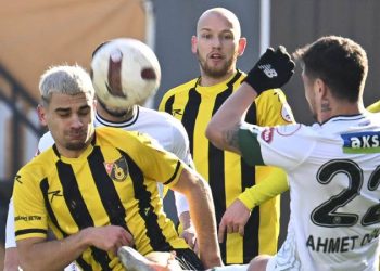 İstanbulspor-Konyaspor maçına yarı otomatik ofsayt sistemi damgası