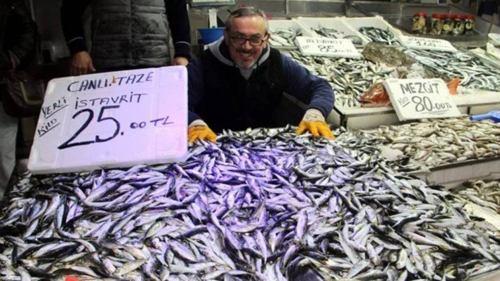 İstavrit balıkçıların yüzünü güldürdü; Kilosu 25 liradan tezgahlardaki yerini aldı