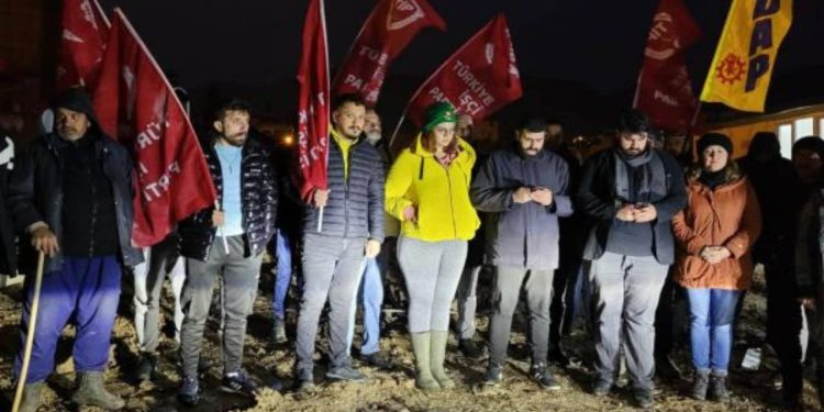 İzmir'de Can Atalay protestosu: Hatay halkının iradesini hiçe saymanın hesabını mutlaka vereceksiniz