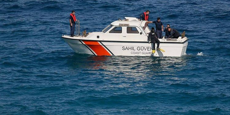 İzmir'de balıkçı teknesi battı: 3 kişinin cansız bedeni bulundu, 2 kişi aranıyor